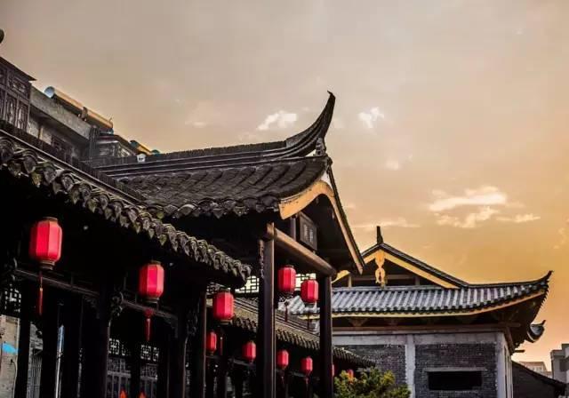 太原文旅局长带醋上街发“银票”